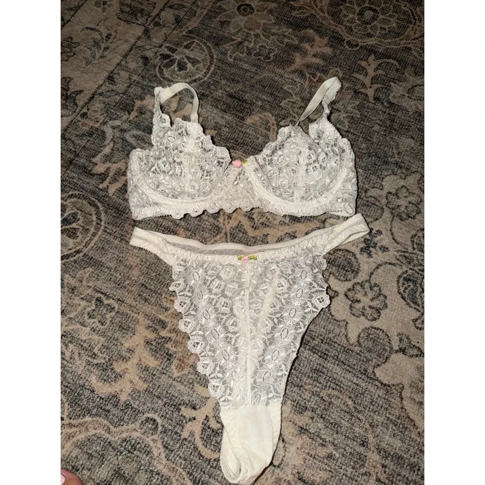 Vintage Victorias Secret 1998 White Lace Lingerie Bra Panty Set